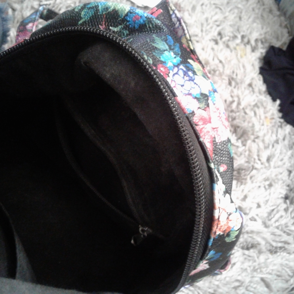 Small mini backpack - Picture 9 of 10